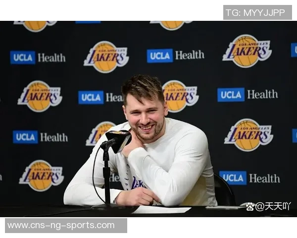 雷迪克期待詹姆斯顺利复出东契奇每日关注训练进展